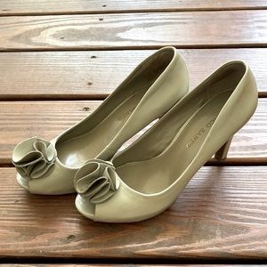 Franco Sarto “fiore” nude platform peep-toe heels w/ flower embellishment